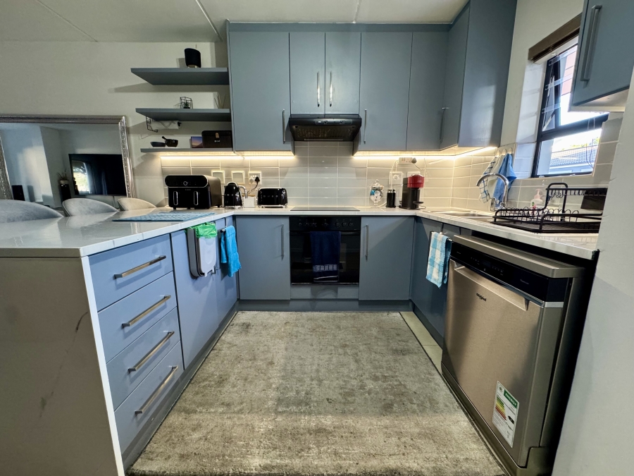 To Let 2 Bedroom Property for Rent in Burgundy Estate Western Cape